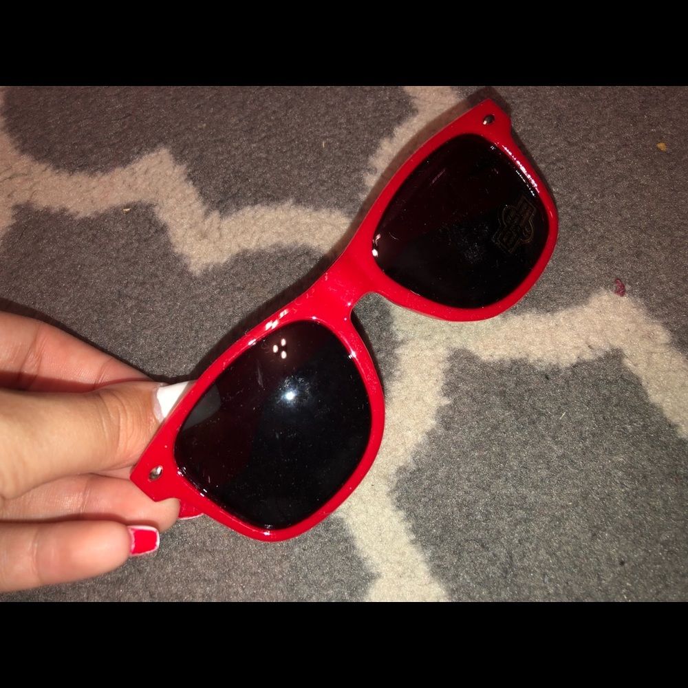 red sunglasses